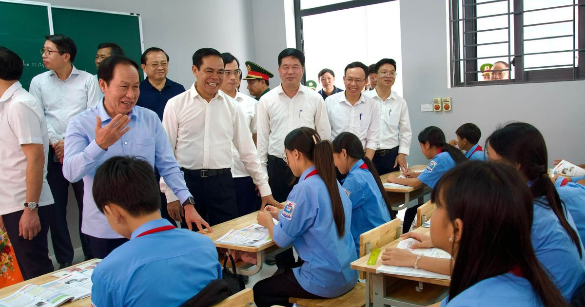Phó thủ tướng Lê Tiến Châu yêu cầu xây trường nội trú biên giới thành 'ngôi trường hạnh phúc'