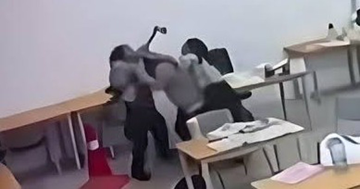 Malaysia: Nam sinh 16 tuổi livestream cầm rìu tấn công giáo viên