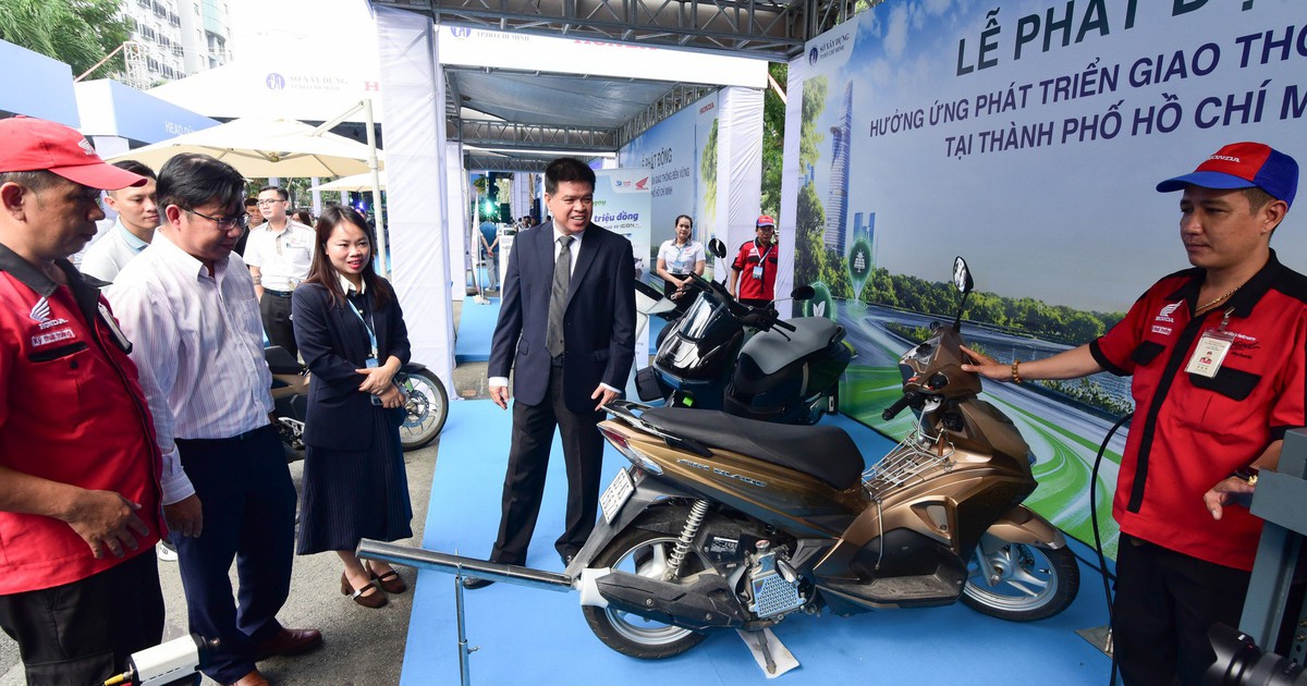 Sở Xây dựng TP.HCM: Đầu năm 2030, tất cả cán bộ, công chức chuyển sang xe năng lượng xanh