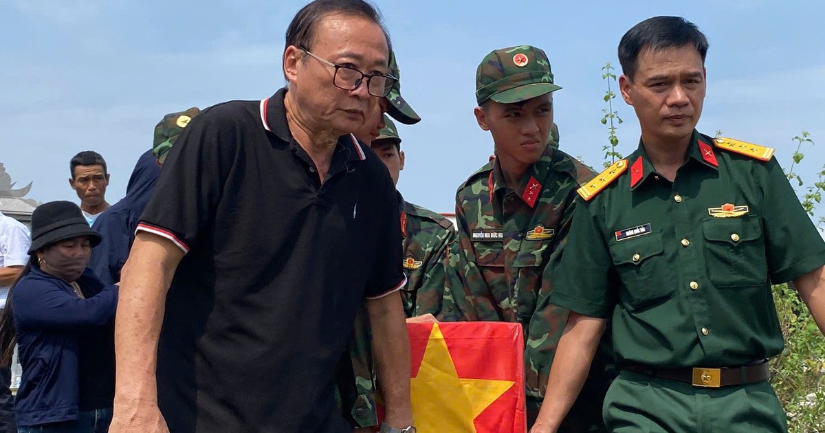 Người 38 năm lo hương khói cho 17 liệt sĩ được TP Đà Nẵng khen thưởng