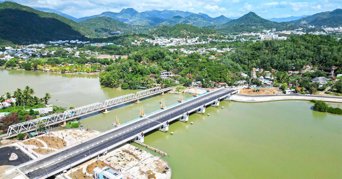 Vụ đập ngăn mặn vừa vận hành đã gây ngập nhà, ruộng lúa của dân: Quy định vận hành khi mưa lũ ra sao?