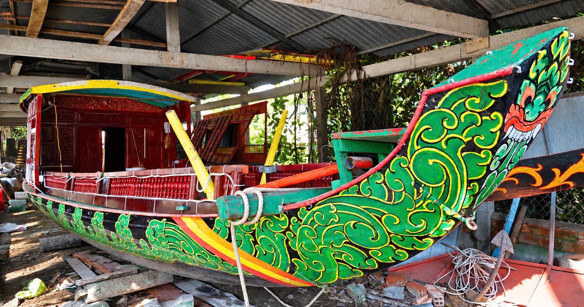 Ghe ngo của người Khmer làm từ vật liệu gì mà dài 30m, chở đến 72 vận động viên?