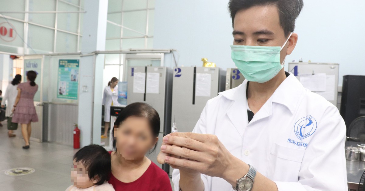 Đang chờ tiêm nhắc vắc xin phòng não mô cầu nhóm A,C,W,Y, đi tiêm nhóm B được không?