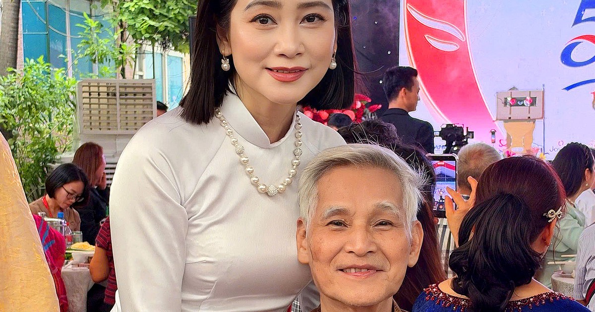 Xúc động người thầy ngoài 80 tuổi múa vũ đạo cải lương cùng học trò là những ngôi sao
