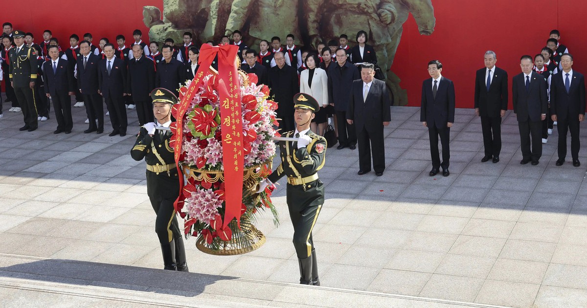 Chuyến thăm Trung Quốc qua cầu Tân Áp Lục của ông Kim Jong Un cho thấy điều gì?
