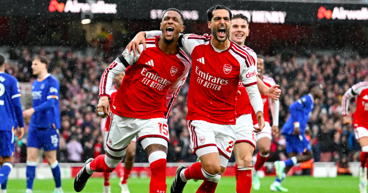 Đánh bại Everton, Arsenal san bằng điểm số với Man City