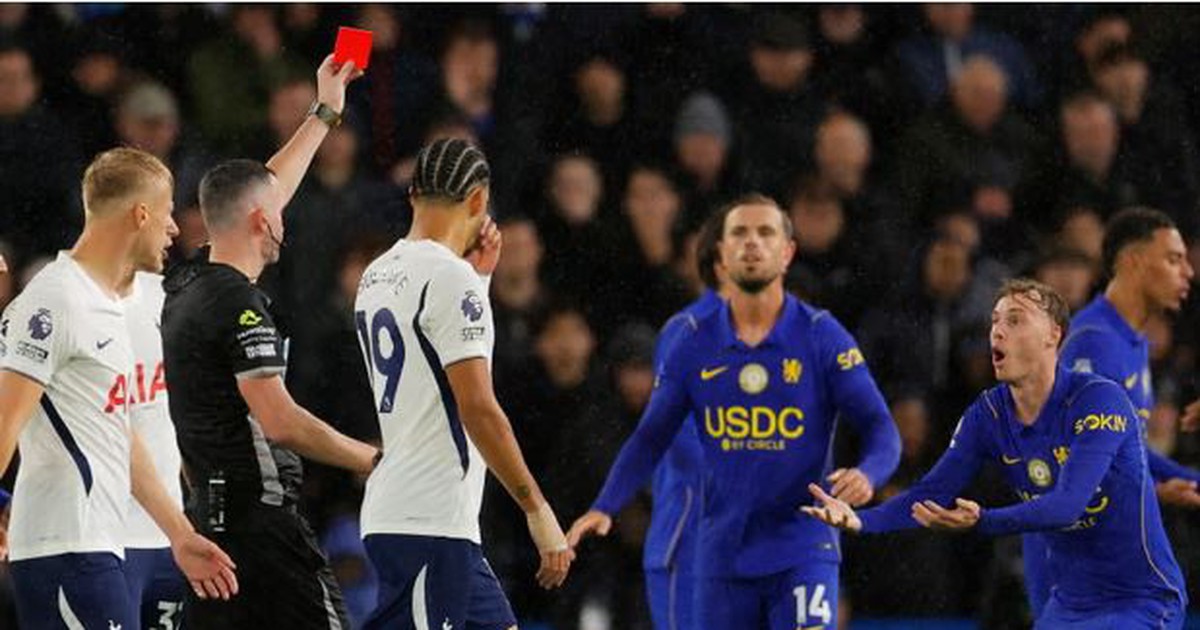Thủ môn đốt đền, Palmer nhận thẻ đỏ khiến Chelsea thua đau ở Stamford Bridge