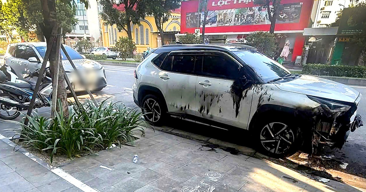 Xác minh vụ ô tô bị đốt, phá khi đậu trên đường Hà Nội ở Huế
