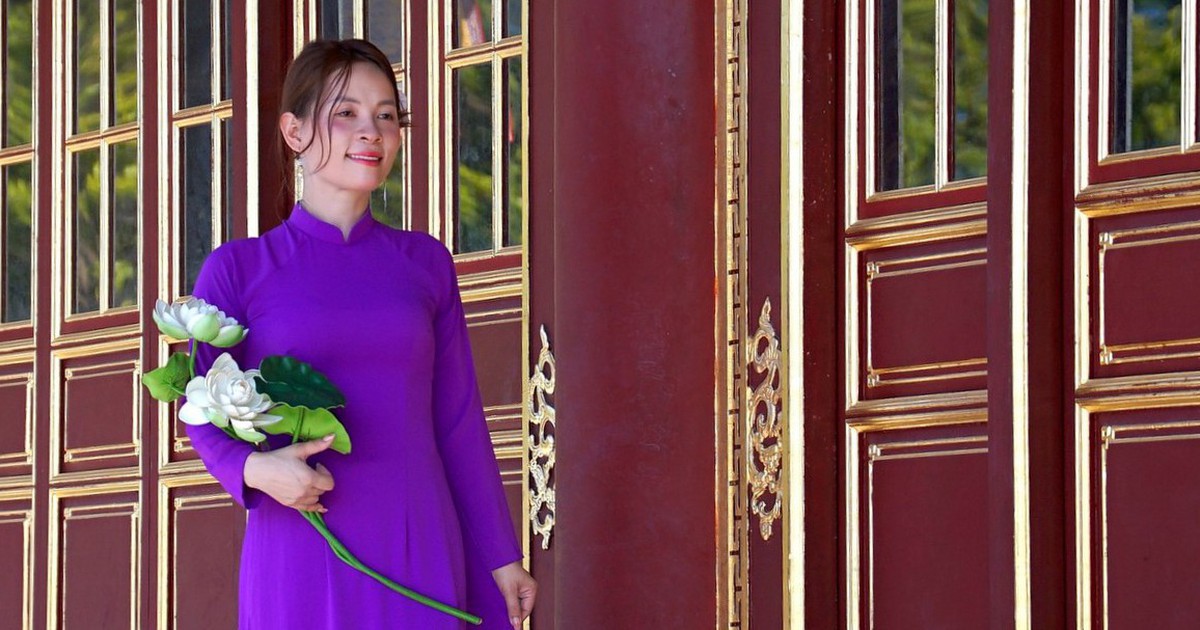 Người mẫu mặc hanbok ở Ngọ Môn gây tranh cãi: Cần chọn trang phục phù hợp khi tham quan di sản cung đình