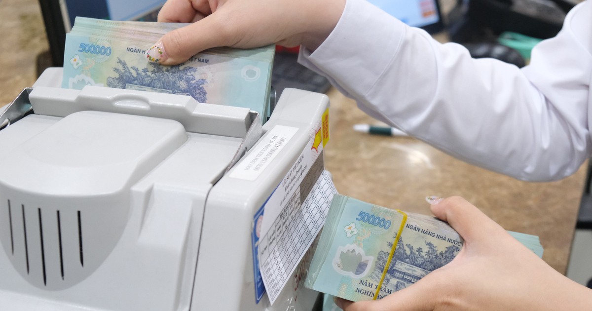 Lãi suất niêm yết giảm, lãi suất ‘thật’ vẫn "8 chấm, 9 chấm"