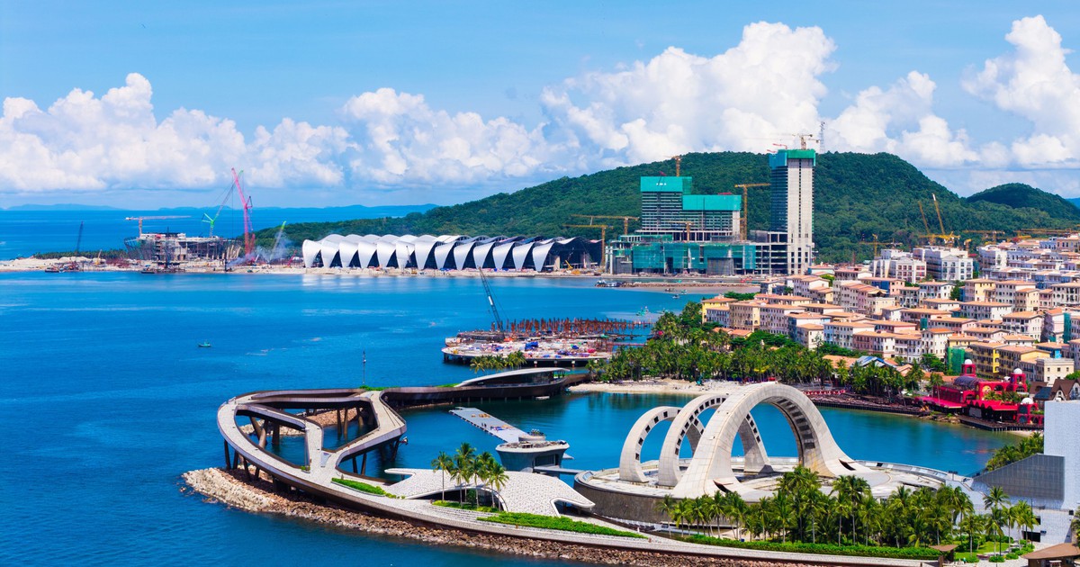Trung tâm Hội nghị APEC và Nhà biểu diễn đa năng lộ rõ hình hài giữa biển trời Phú Quốc