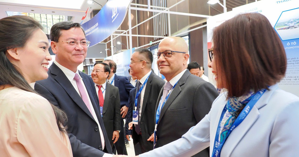 TP.HCM tìm mô hình tăng trưởng mới trong kỷ nguyên AI: Lấy con người và thể chế làm trọng tâm