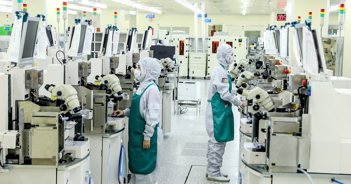 Xuất nhập khẩu hàng hóa tiến sát mốc 1.000 tỉ USD, nhóm hàng nào dẫn đầu?