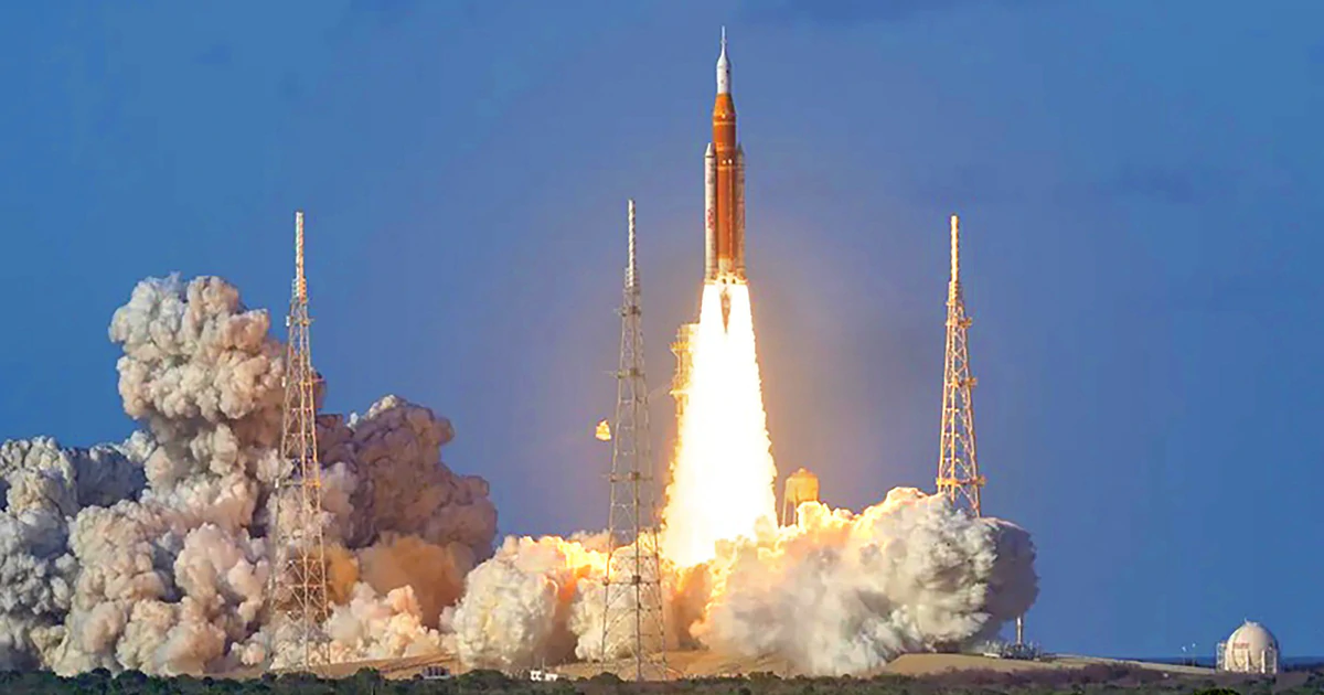 Global: NASA prepares historic triple-rocket launch test for lunar mission