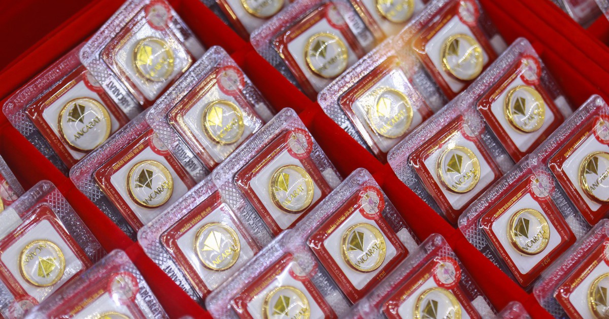 Tối nay giá vàng lại giảm, thử thách mốc 4.000 USD/ounce