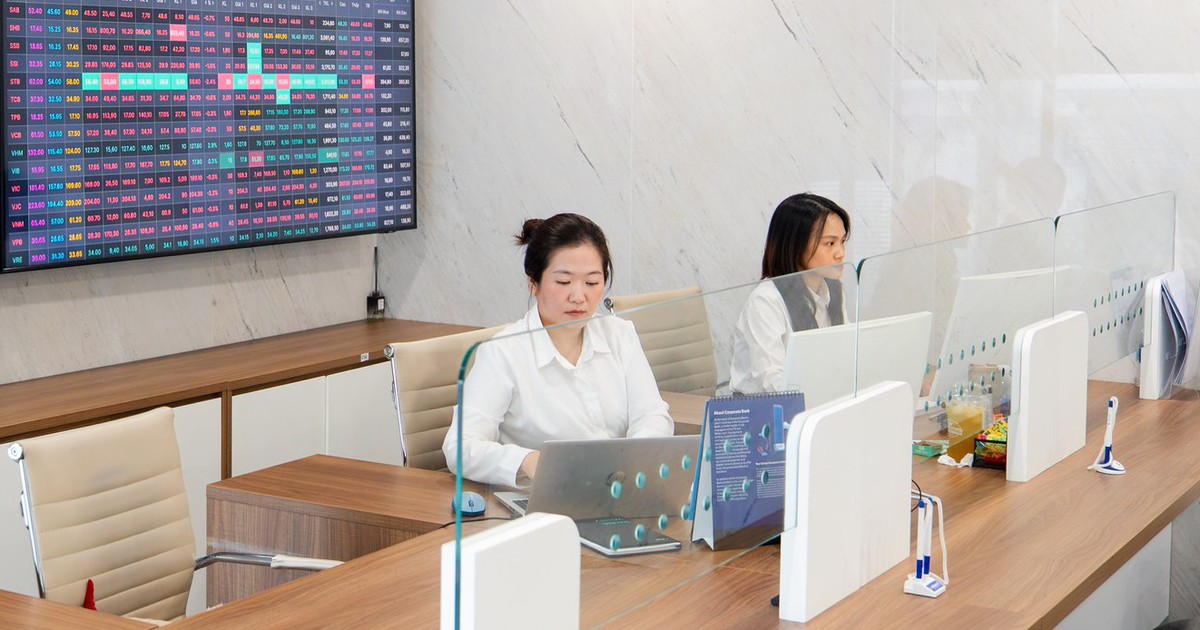 Đọc nhanh 29-10: Phố Wall đi lên khi Fed giữ nguyên lãi suất, Thế Giới Di Động lập kỷ lục mới