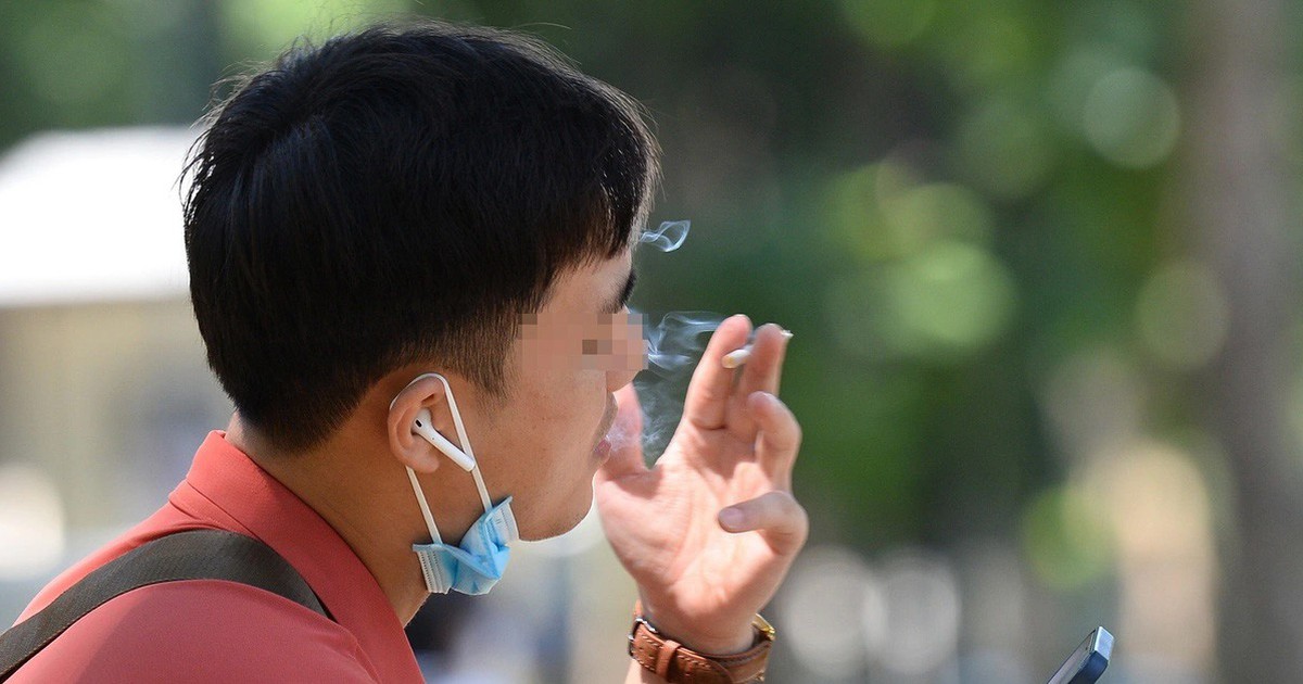 Điểm cấm hút vẫn 'ngập khói thuốc', đại biểu Quốc hội đề xuất chế tài xử lý người đứng đầu