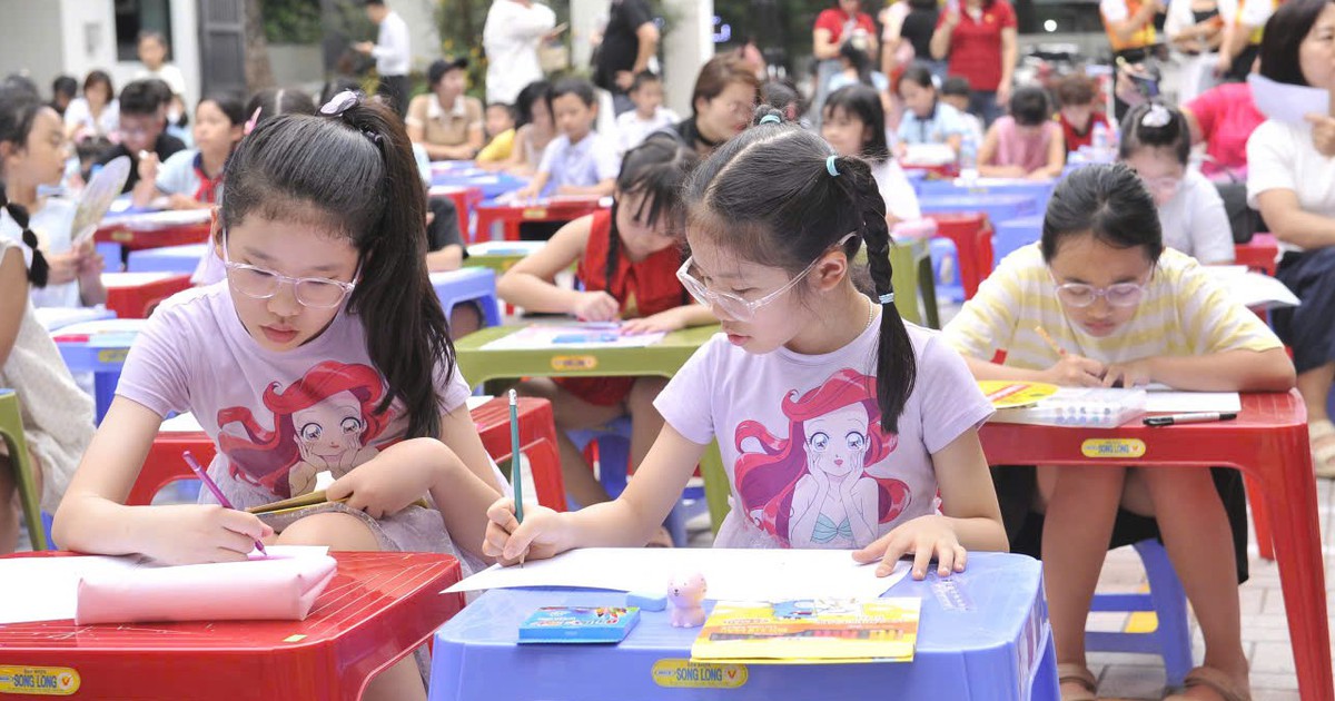 Hơn 600 'họa sĩ nhí' vẽ ước mơ tại cuộc thi tranh dành cho học sinh tiểu học