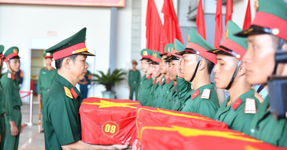 Quân khu 9, lần đầu tiên vận chuyển hài cốt liệt sĩ bằng máy bay quân sự