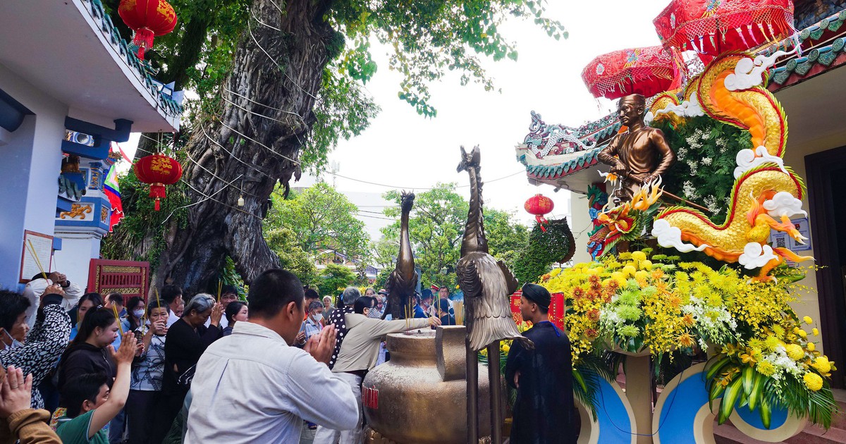 Hàng ngàn người đổ về lễ hội kỷ niệm 158 năm ngày Anh hùng dân tộc Nguyễn Trung Trực hy sinh
