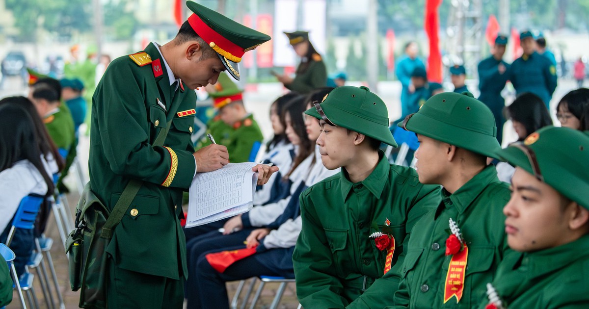 18 tuổi, học lớp 10 tại trường giáo dục nghề nghiệp - giáo dục thường xuyên có được tạm hoãn nhập ngũ?