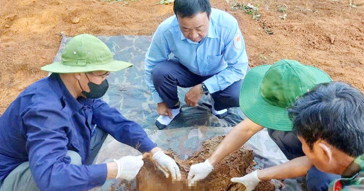 Người dân báo tin, phát hiện 2 hài cốt liệt sĩ
