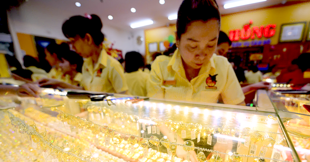 Giá vàng ngày 7/10: Vàng thế giới tăng nhẹ, SJC giữ giá