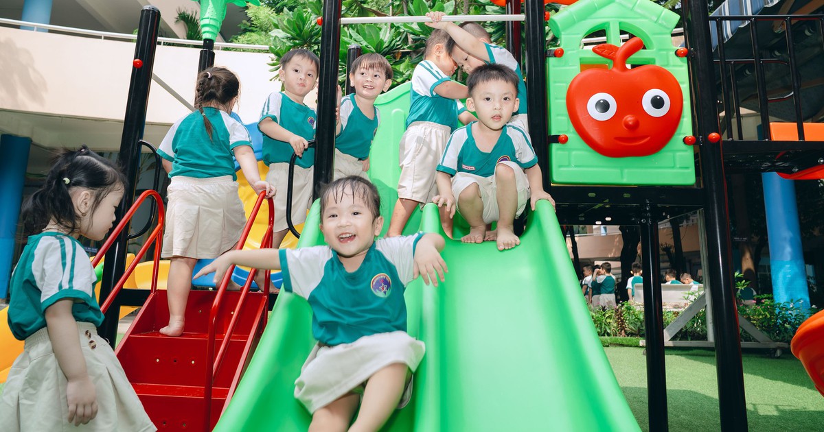 Trường mầm non trong hẻm TP.HCM như 'vườn cổ tích', trẻ đi học không muốn về
