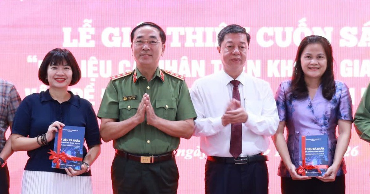Thượng tướng Trần Quốc Tỏ biên soạn sách về bảo vệ dữ liệu cá nhân trên không gian mạng