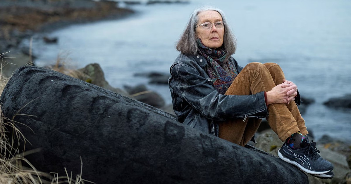 Nobel Văn chương gọi thông báo, Anne Carson đang ăn bánh, uống trà, cúp máy luôn