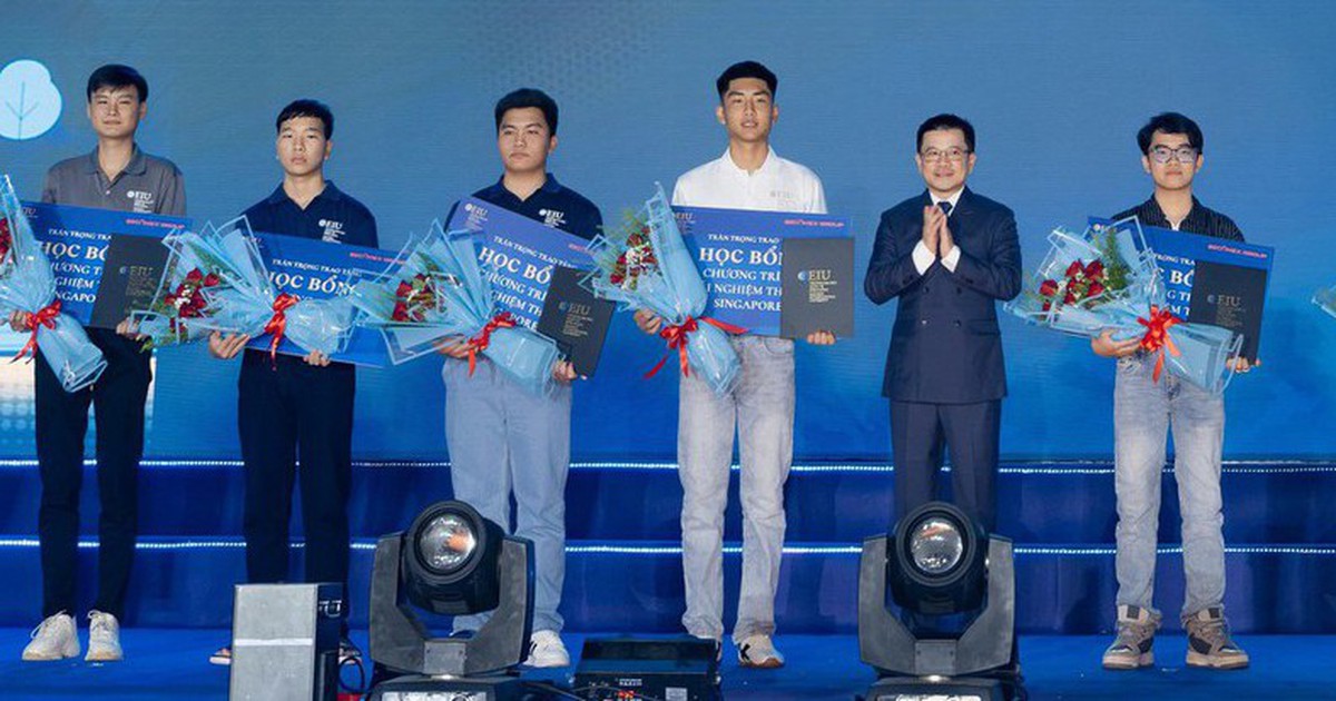 13 tân sinh viên là thủ khoa tại Trường đại học Quốc tế Miền Đông được đi Singapore trải nghiệm