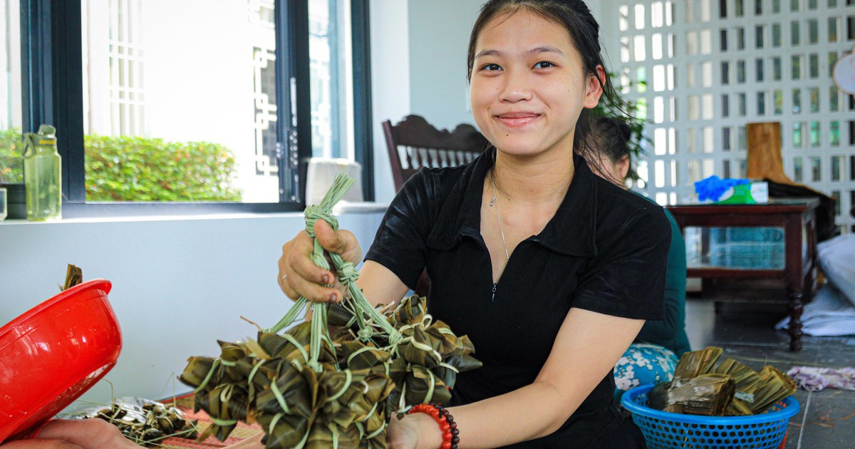 Bánh ú tro Hội An vào mùa, làm đến đâu bán hết đến đó