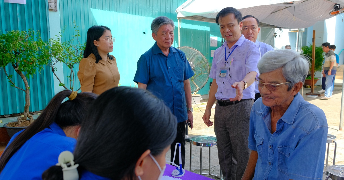 Bí thư Tỉnh ủy Đồng Tháp kiểm tra công tác khám sức khỏe toàn dân