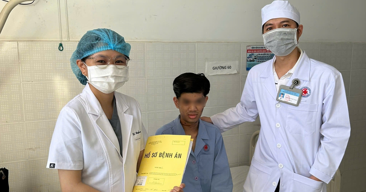 Tai nạn hy hữu, đang chạy xe bị cây tre cứa ngang cổ