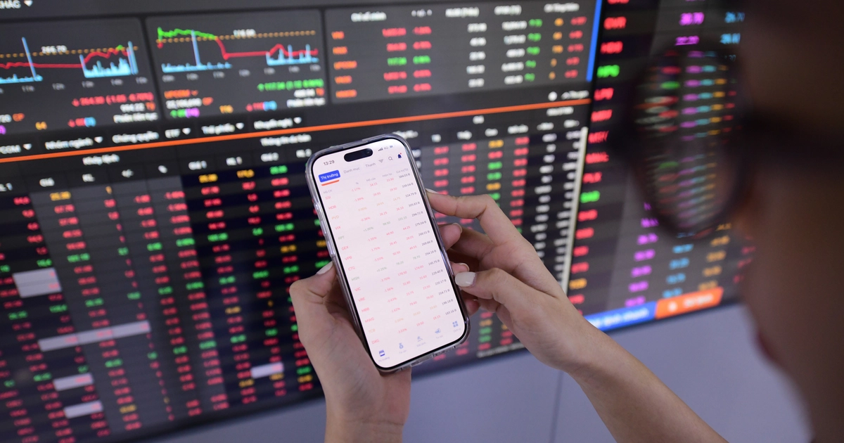 Cổ phiếu 'vua' dẫn sóng, kéo VN-Index về sát mốc tham chiếu
