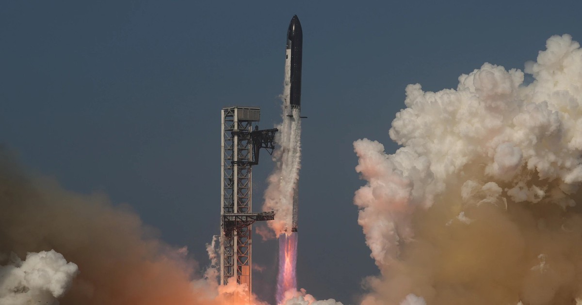 Giá trị vốn hóa SpaceX vượt Microsoft và Amazon
