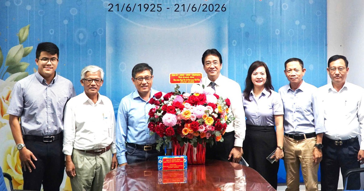 Lãnh đạo Khánh Hòa, Đắk Lắk chúc mừng, ghi nhận đóng góp của báo Tuổi Trẻ cho sự phát triển địa phương