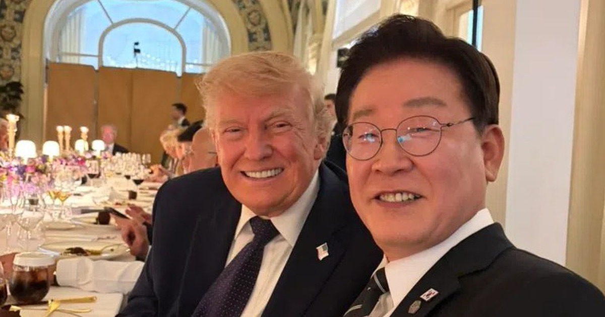 Ông Trump tặng bút, hẹn chơi golf với Tổng thống Hàn Quốc