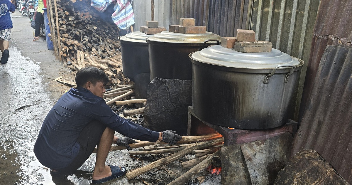 Xóm bánh ú lá tre Phạm Thế Hiển rộn ràng mùa Tết Đoan ngọ và nỗi lo người tiếp nối