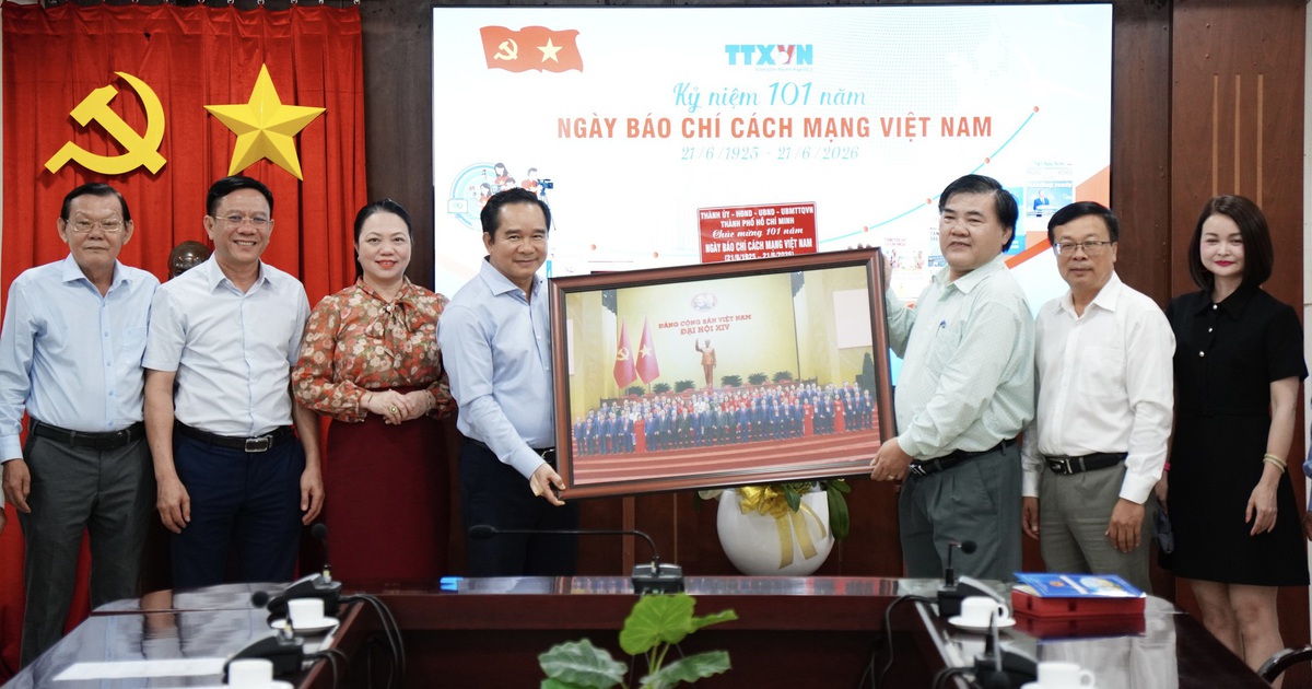 Chủ tịch UBND TP.HCM Nguyễn Văn Được thăm, chúc mừng cơ quan báo chí