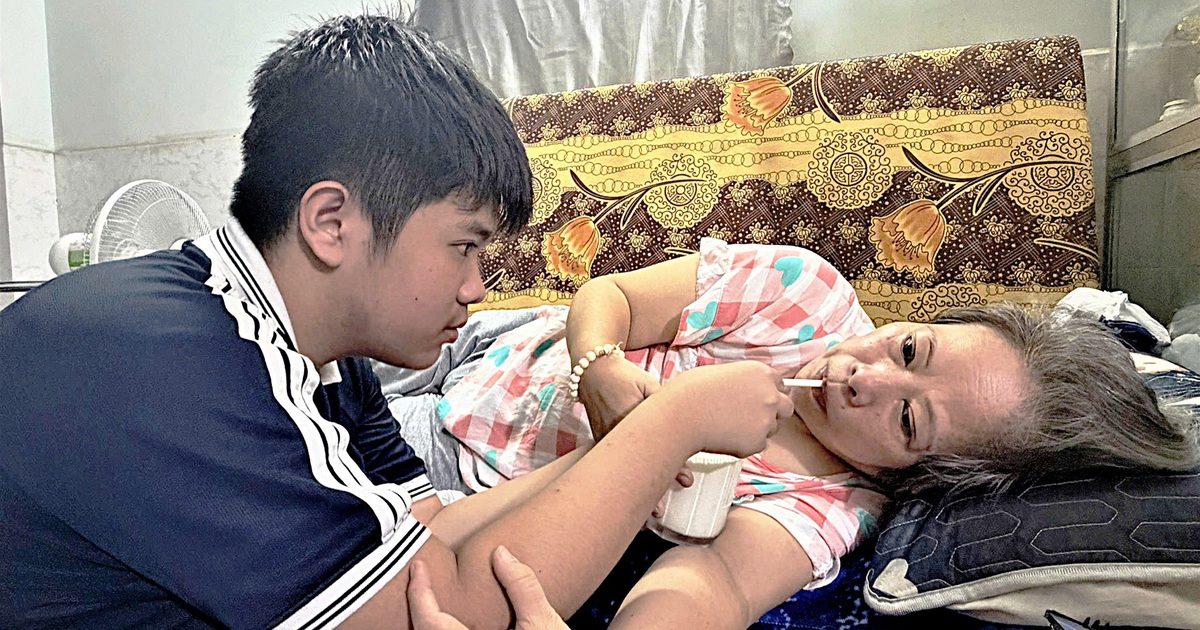 Học bổng Chắp cánh ước mơ: 'Con đã mất cha xin đừng để mất mẹ'