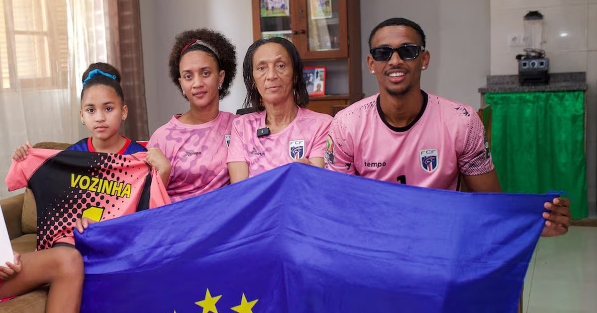 Nghị sĩ Mỹ hỗ trợ mẹ thủ thành Vozinha đến xem con trai thi đấu ở World Cup