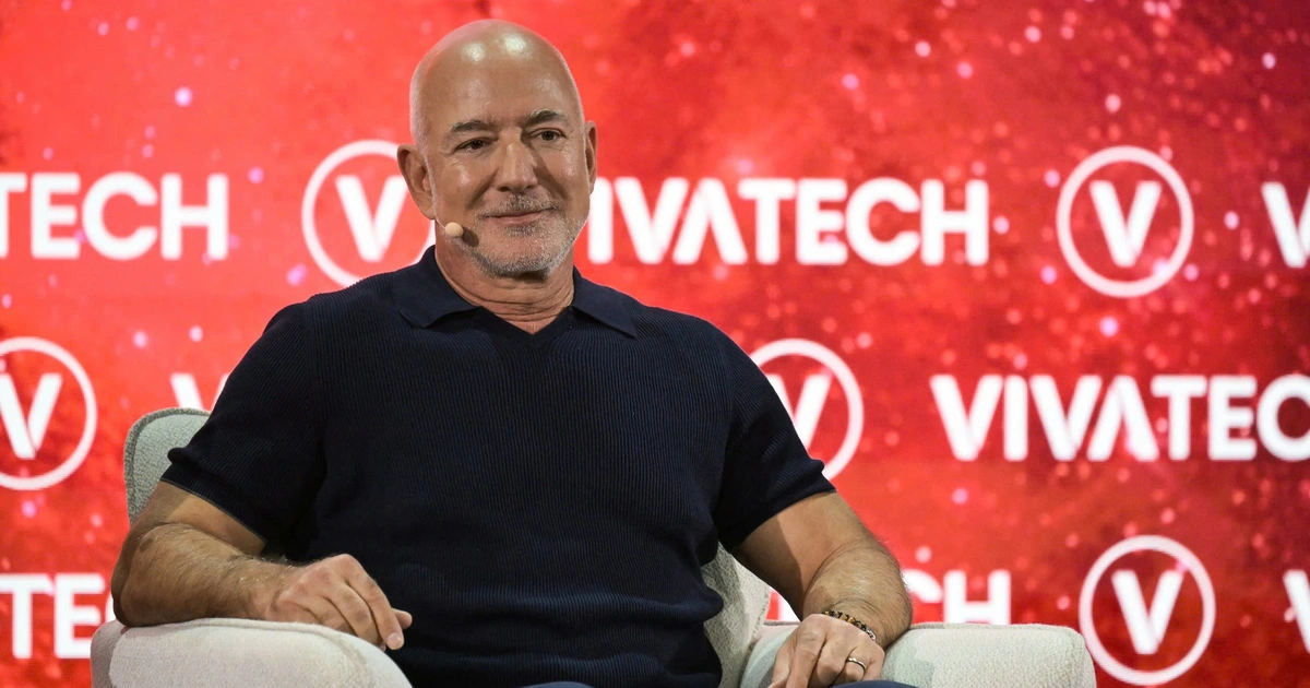 Tỉ phú Jeff Bezos: AI sẽ gây thiếu hụt lao động chứ không thay thế con người