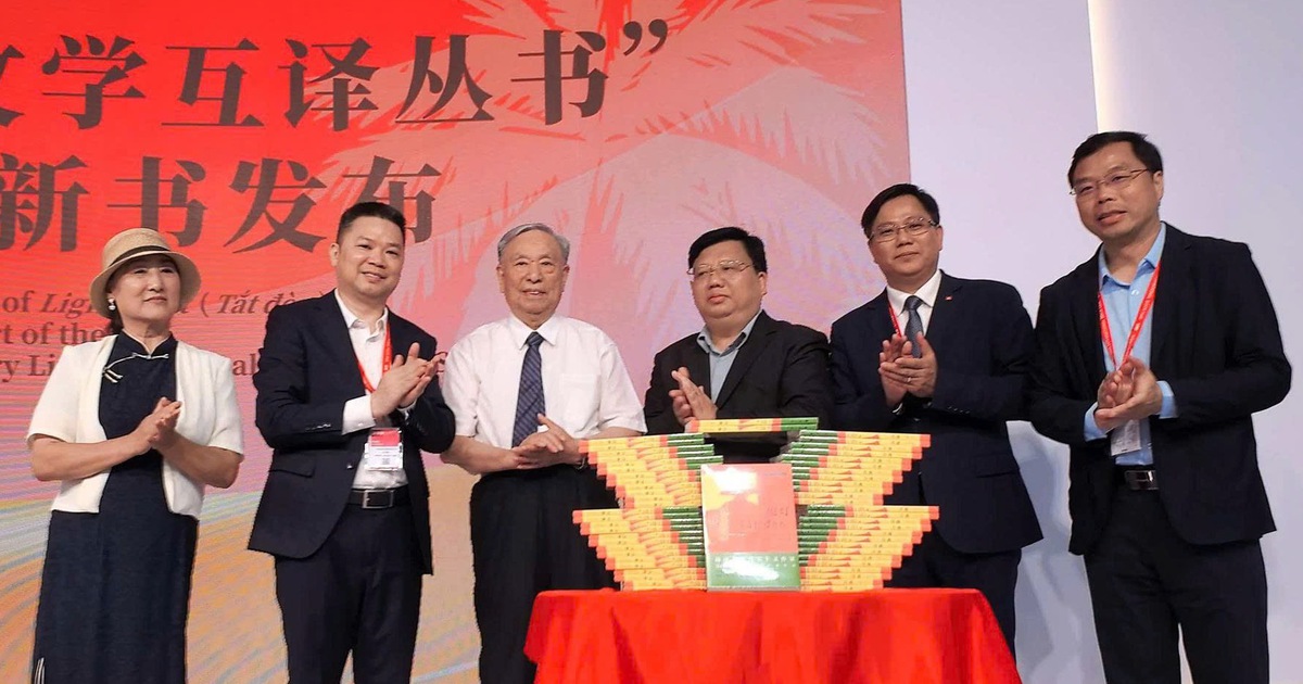 ‘Bản thảo để lại trong sảnh lễ tân’ của Hồ Anh Thái sắp được dịch và xuất bản tiếng Trung