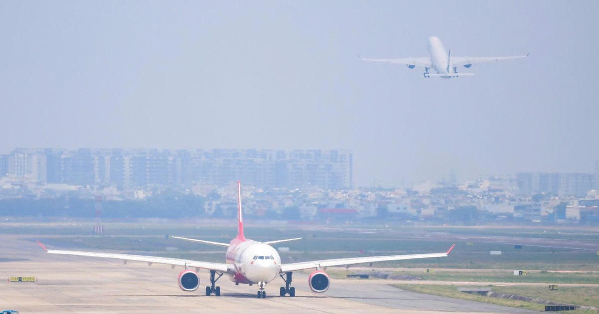 'Vật thể lạ' ở gần sân bay và khoảng trống ý thức