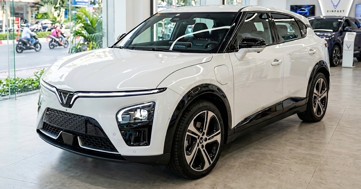 'Lộ diện' xe dễ là VinFast VF 7 đời mới, có thể chia sẻ nhiều điểm chung với VF 8 vừa ra mắt