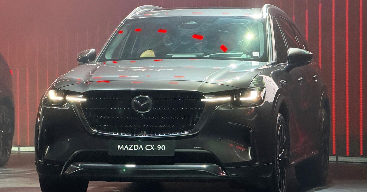 Mazda CX-90 giá từ 1,899 tỉ đồng ở Việt Nam: Có cả bản hybrid cắm sạc, cạnh tranh Hyundai Palisade
