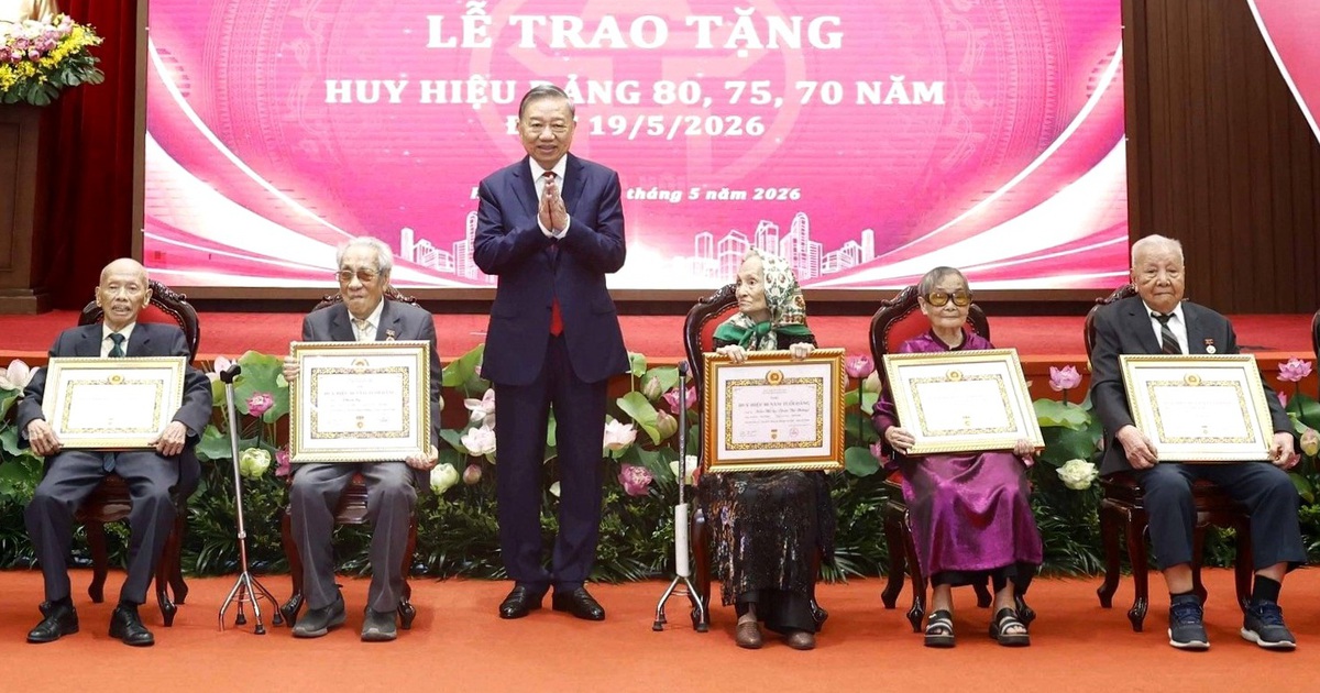 Ban Tổ chức Trung ương hướng dẫn mới về tặng Huy hiệu Đảng