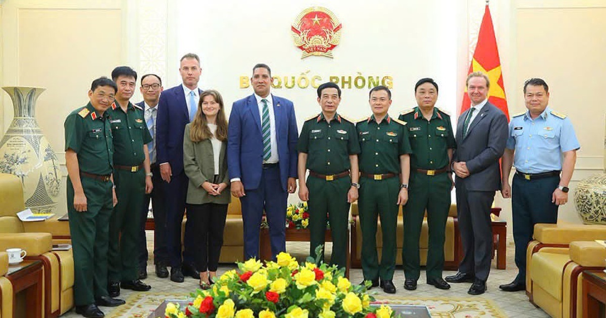 Cô gái Thụy Điển thực tập làm ngoại giao ở Hà Nội