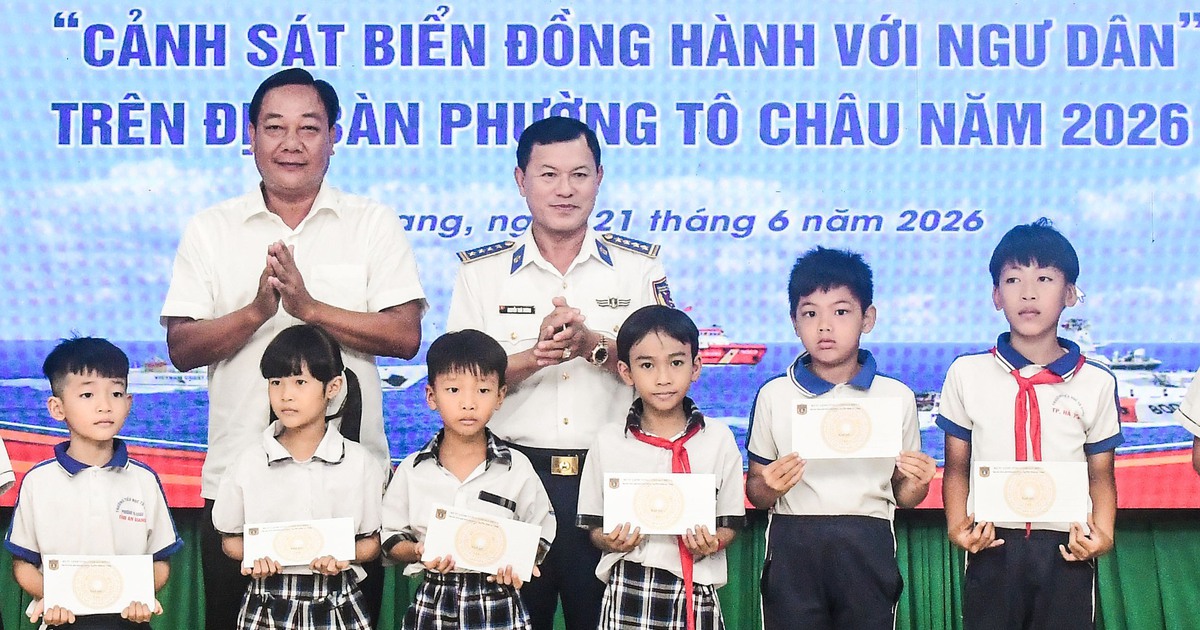 Cảnh sát biển 4 làm bệ đỡ cho học sinh nghèo biển đảo An Giang